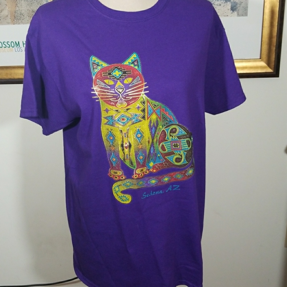 Gildan graphic cat tee shirt, purple size M